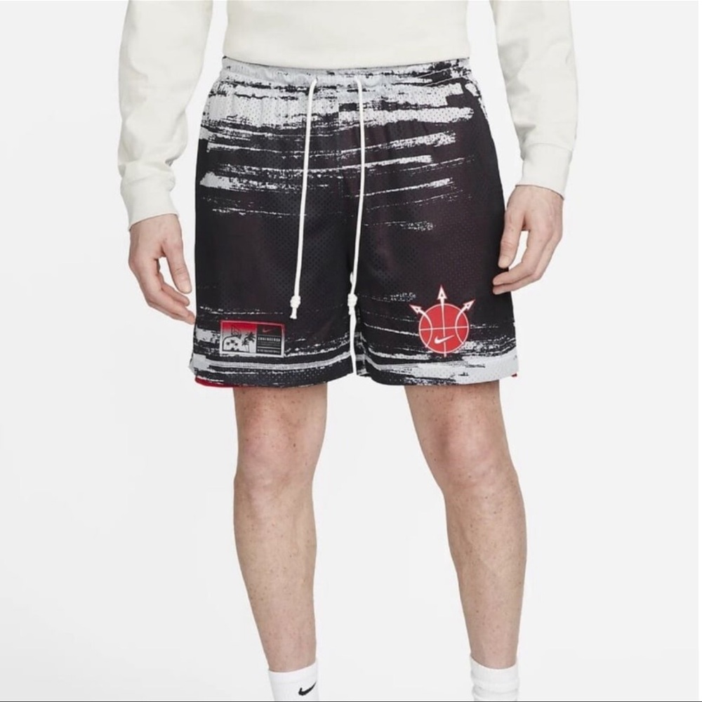 ✔️NWT✔️ NIKE Standard Issue Reversible Mesh Shorts